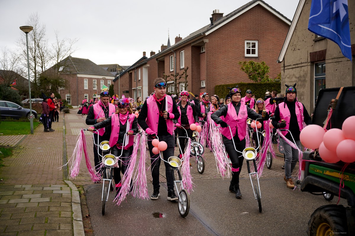 0260-optocht-Heikneuters-2023